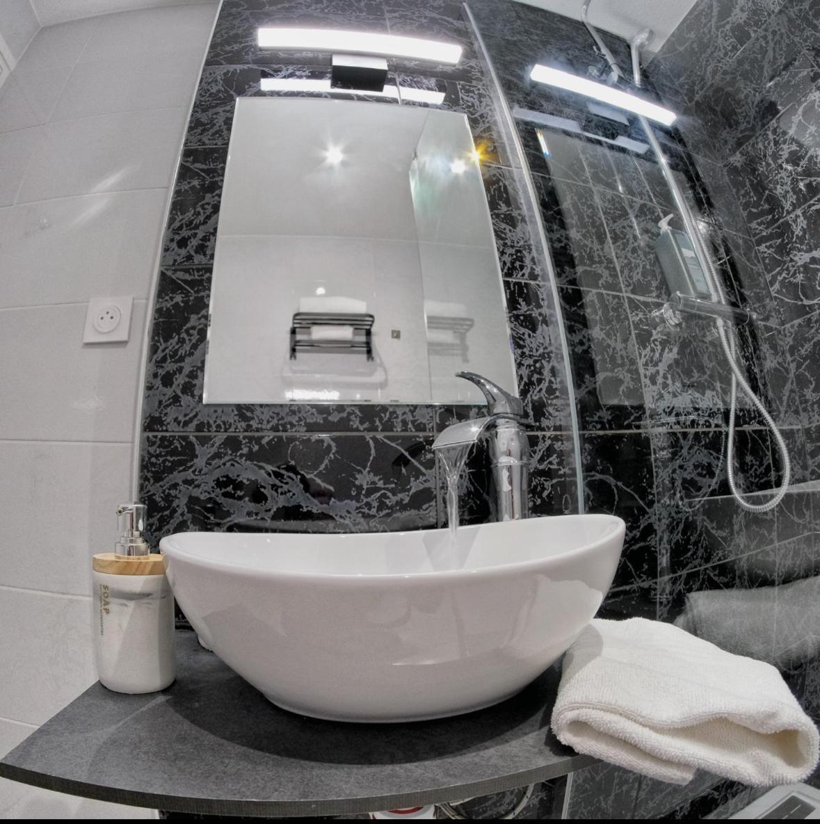 Hotel Le Gambetta แบร์เฌอรัก ภายนอก รูปภาพ